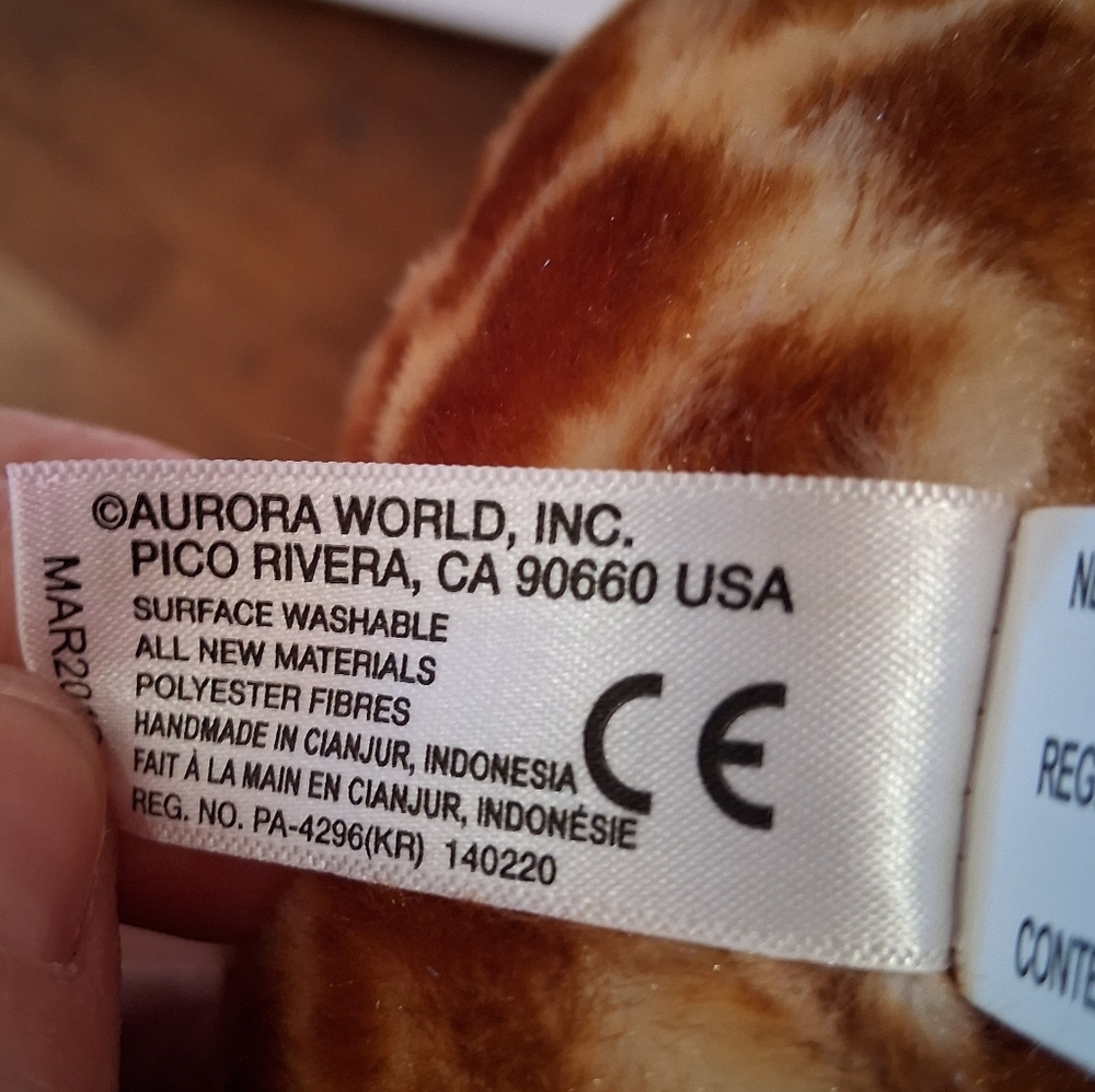 Destination Nation Stuffed Animal Giraffe - Picture 7 of 9